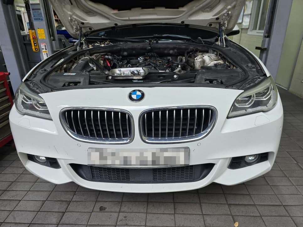 BMW 520d 정비 작업 사진