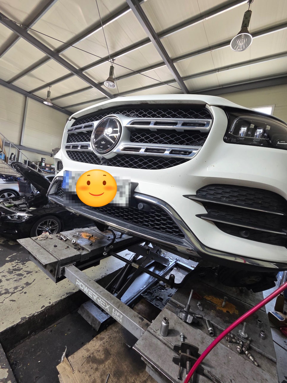 벤츠 GLS400d 4MATIC — 협력 정비소의 부품 수리 의뢰